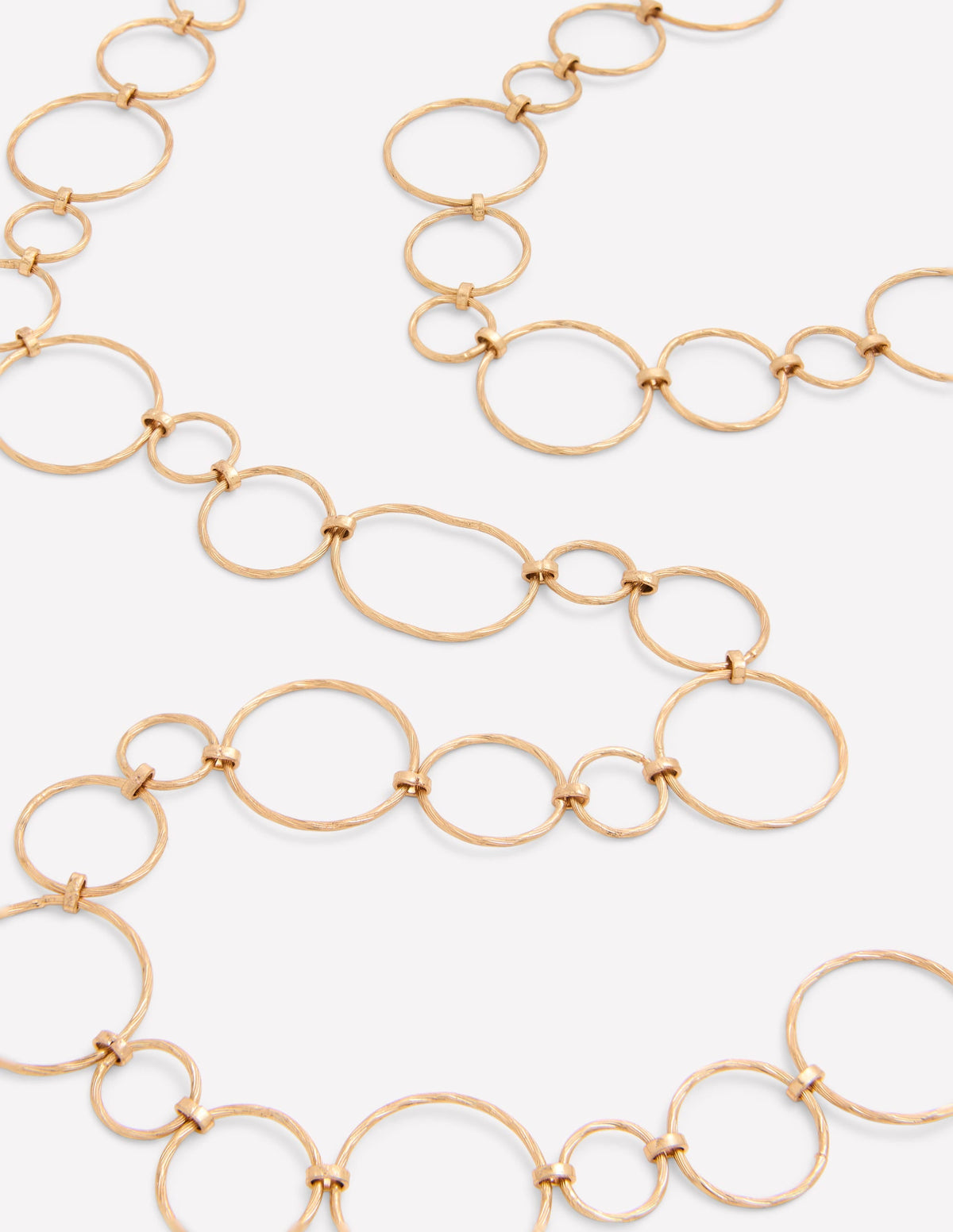 Collier long chaîne délicate – Doré