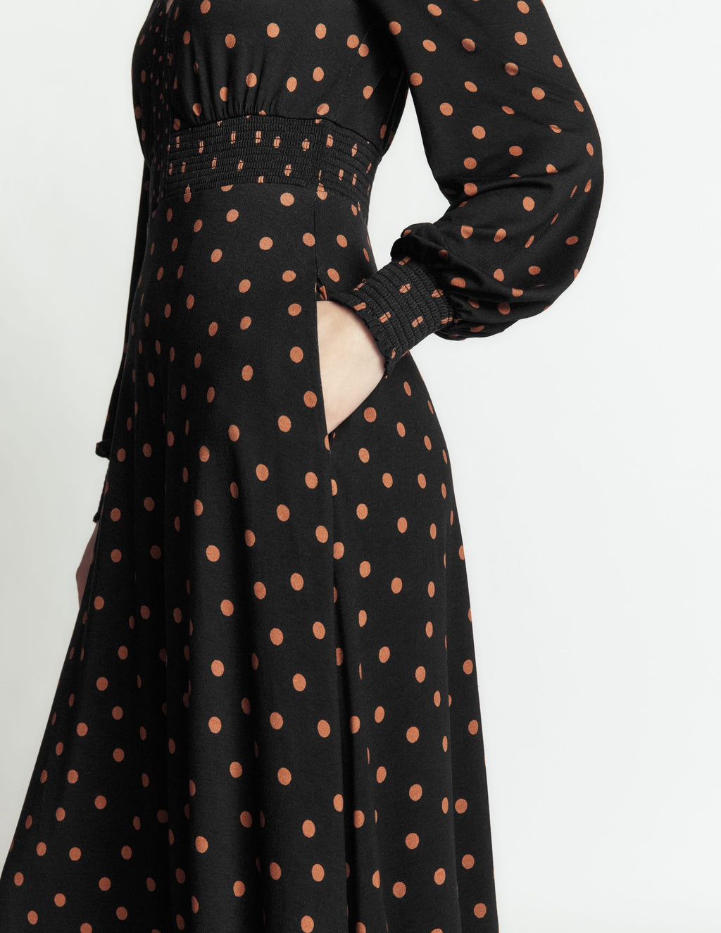 Robe midi en jersey - Noire, imprimé à pois