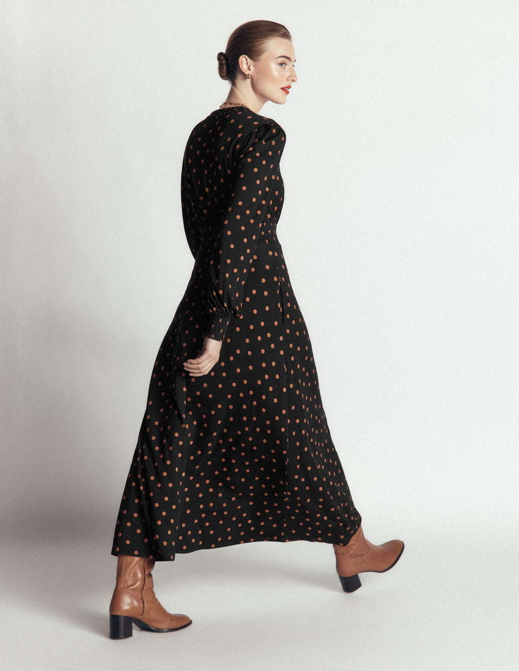 Robe midi en jersey - Noire, imprimé à pois