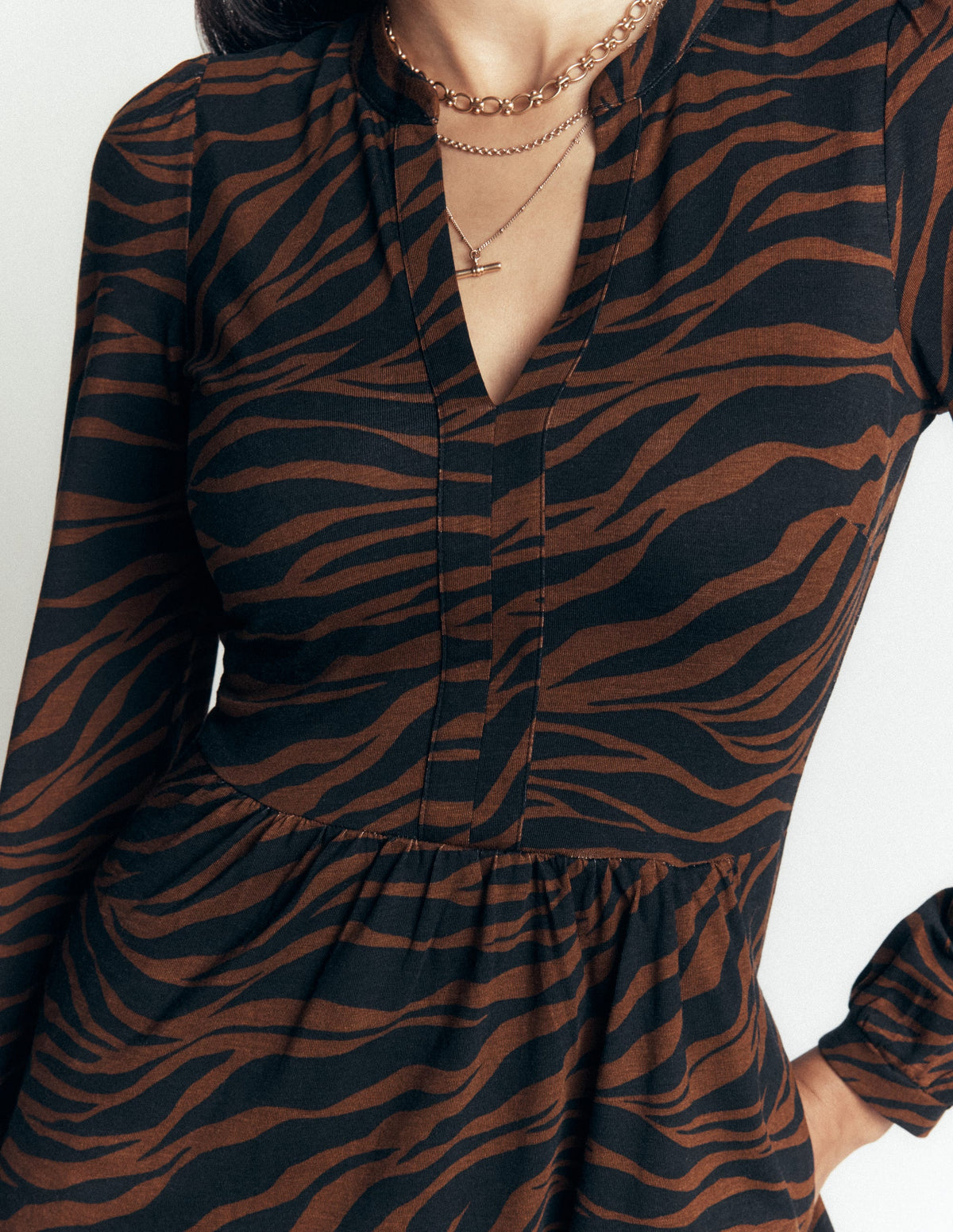 Robe décontractée en jersey - Terre d'ombre naturelle, Tourbillon zébré