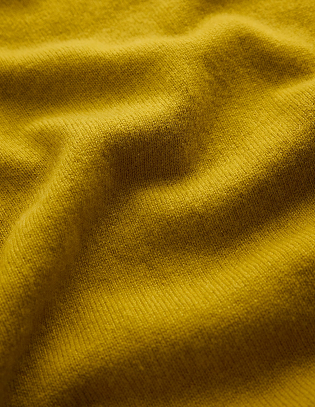 Pull ras-du-cou en cachemire jaune épicé