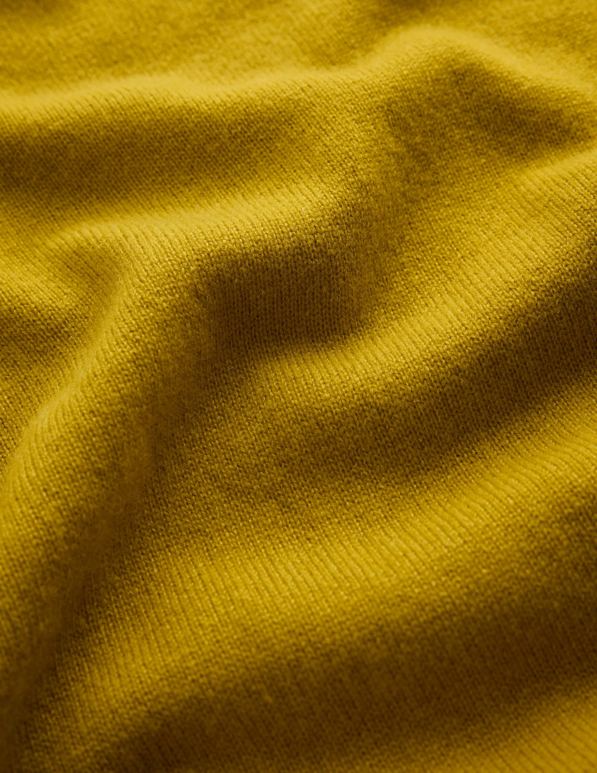 Pull ras-du-cou en cachemire jaune épicé