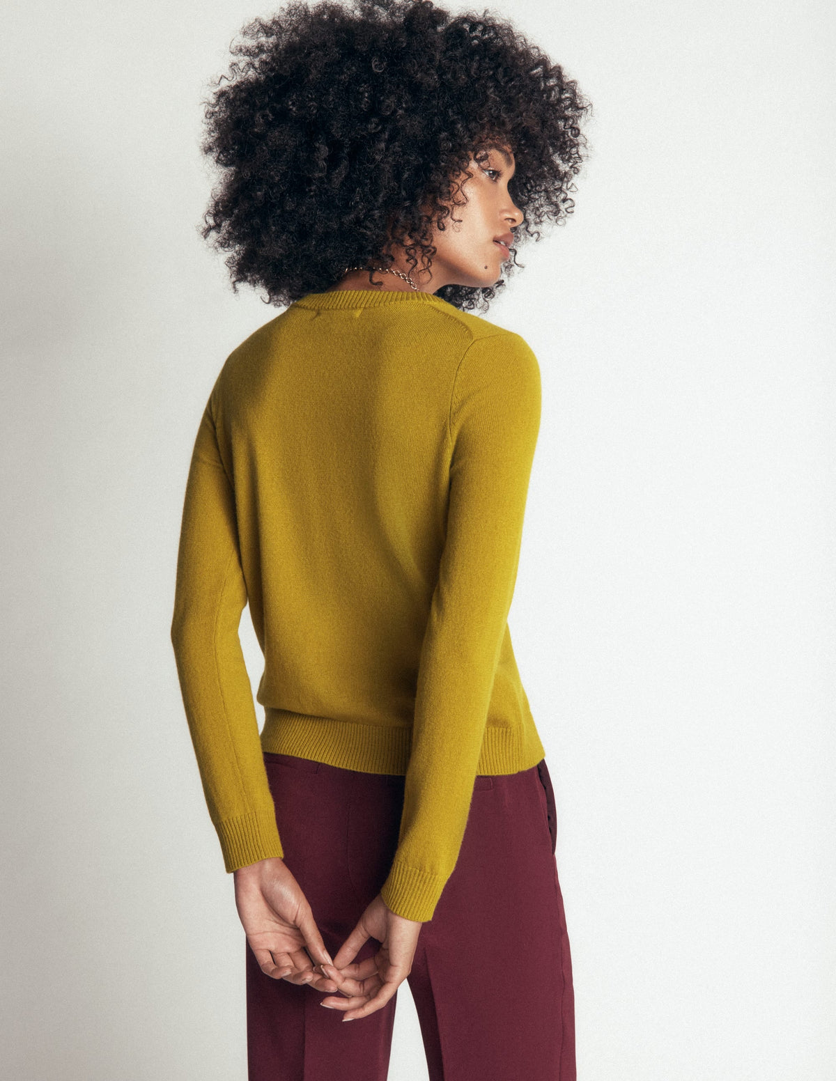 Pull ras-du-cou en cachemire jaune épicé