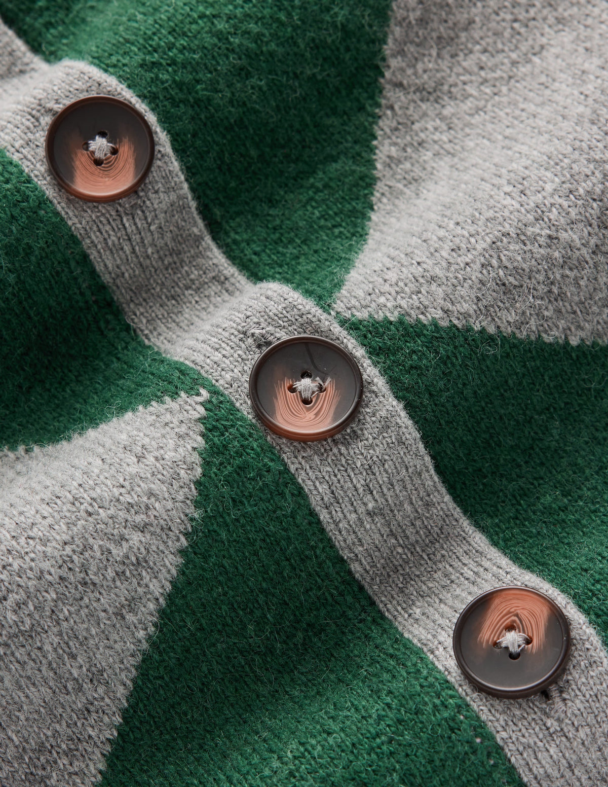 Cardigan en maille jacquard motif losanges vert chasse