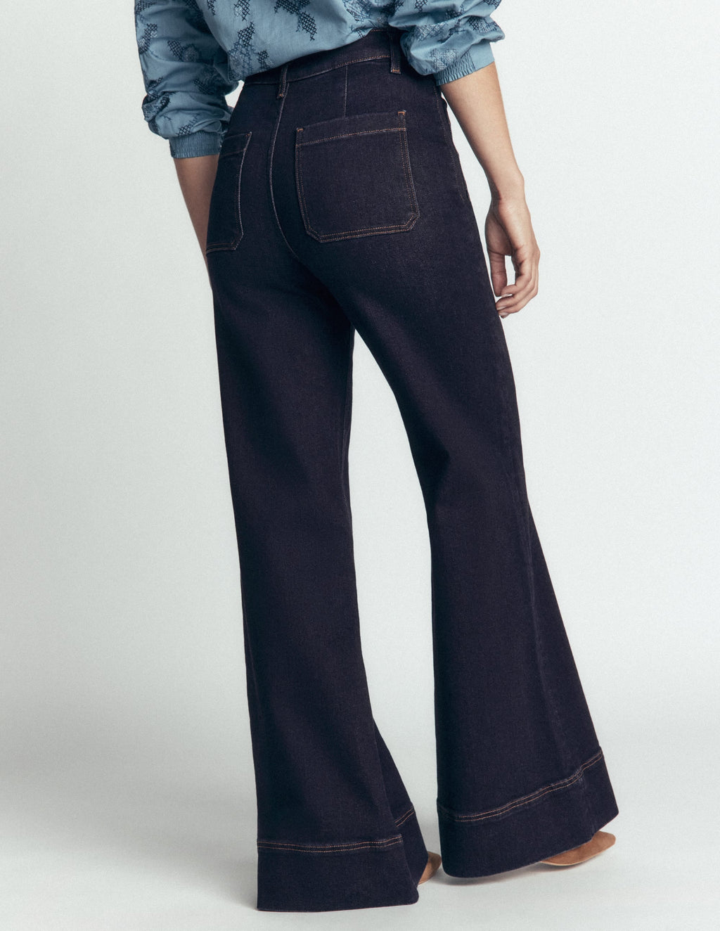 Jeans évasé à poches plaquées indigo